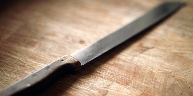     Un jeune homme de 22 ans agresse au couteau une femme à Baillif

