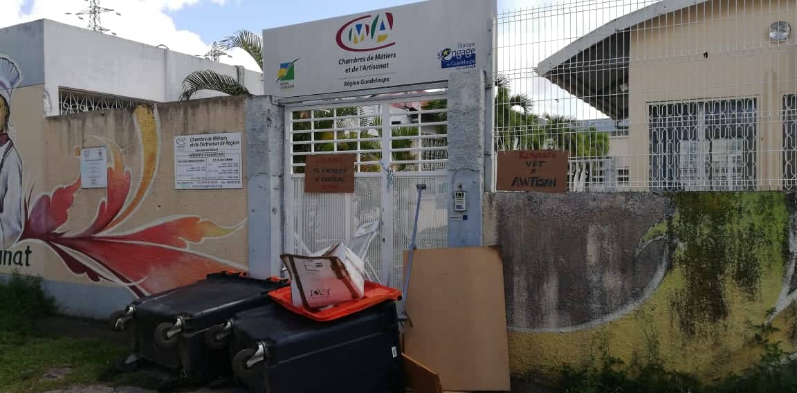     Blocage à la Chambre des Métiers de Guadeloupe 

