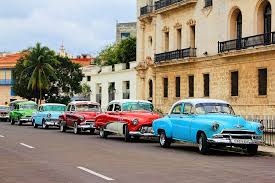     A Cuba, le retour des files d'attente interminables aux stations-essence

