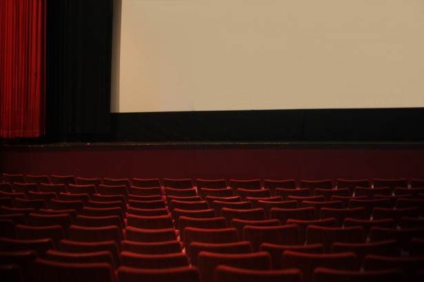     Cinémas d’Outre-mer : 16 députés ultramarins demandent le plafonnement du taux de location de films

