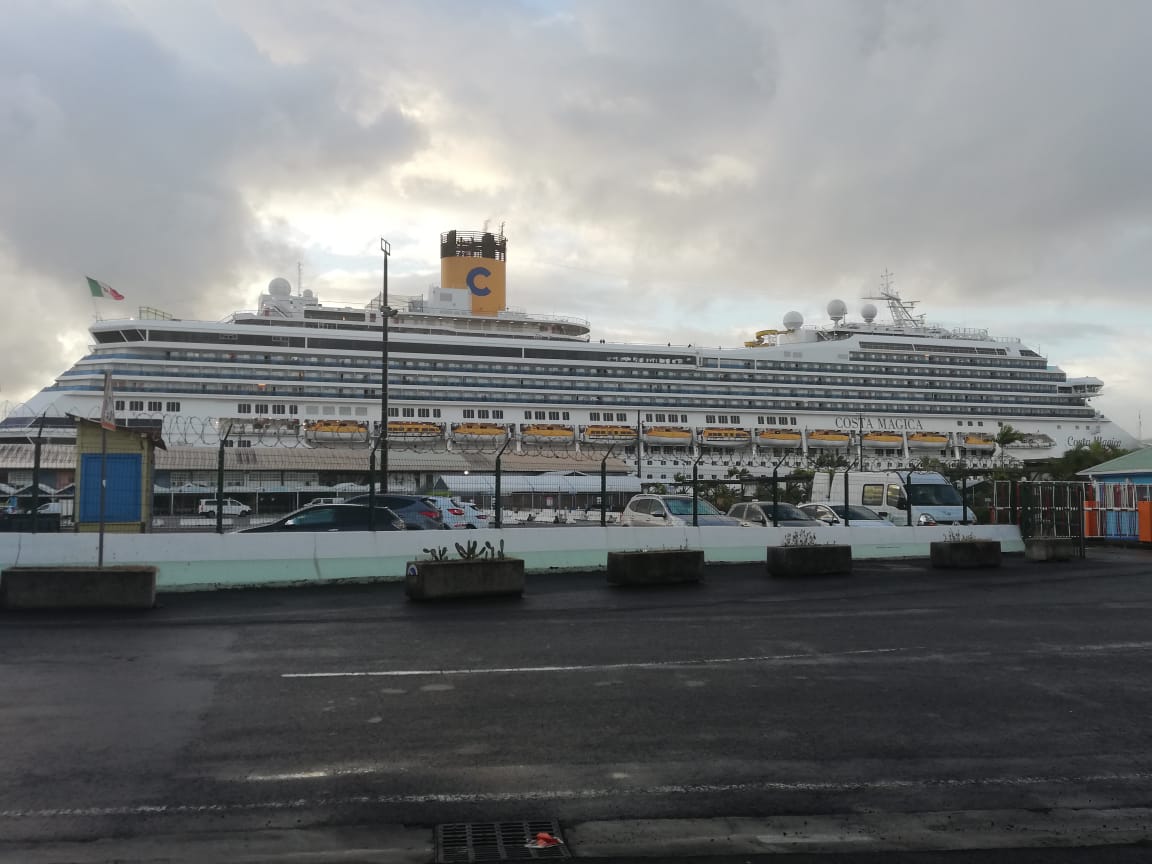     Costa-Magica : le débarquement des passagers Martiniquais est en cours

