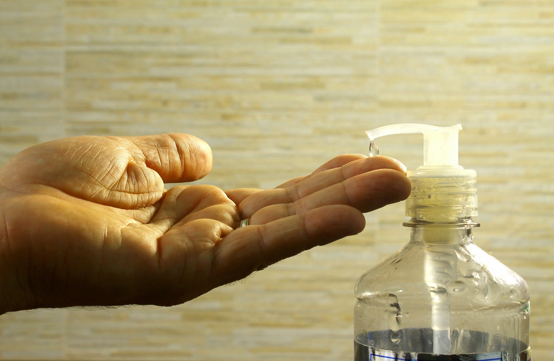     Coronavirus : les pharmaciens pourront fabriquer du gel hydroalcoolique

