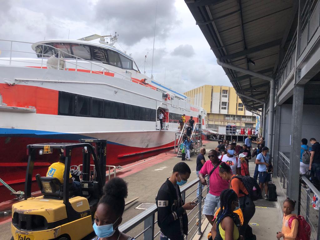     Express des îles : les premiers passagers ravis par la reprise du trafic

