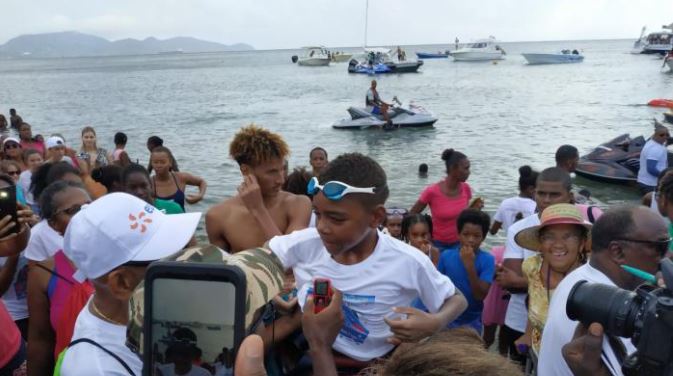     Christophe Maleau s'apprête à traverser le canal de Sainte-Lucie à la nage

