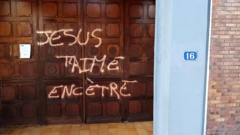     Des tags anti-religion découverts sur l'église de Schoelcher et sur des commerces


