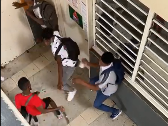     Guyane : agression au coutelas dans un lycée de Mana

