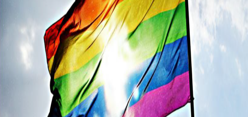     Les associations LGBT+ réagissent contre la Une d'un quotidien local de Guadeloupe

