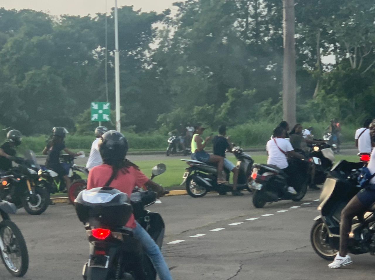     Les gendarmes ont interpellé l'un des instigateurs du rodéo de moto survenu près du centre pénitentiaire


