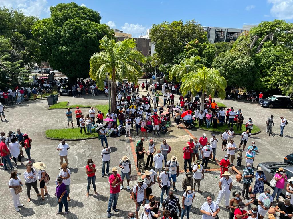     L'intersyndicale du CHUM porte plainte contre X pour la gestion de la crise sanitaire en Martinique

