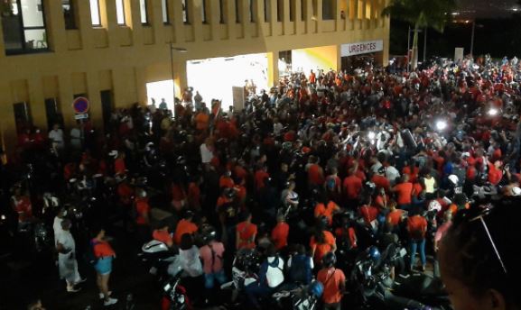     L'ARS condamne la forme des manifestations de soutien devant les urgences du CHU de Martinique

