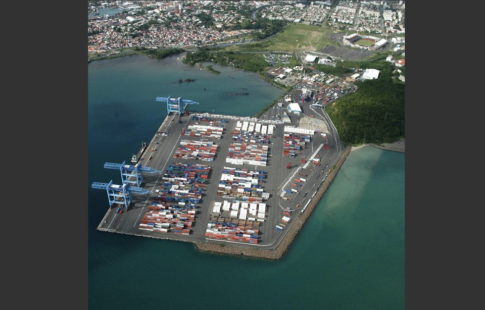     Blocages : les marchandises restent bloquées dans le port maritime de Fort-de-France

