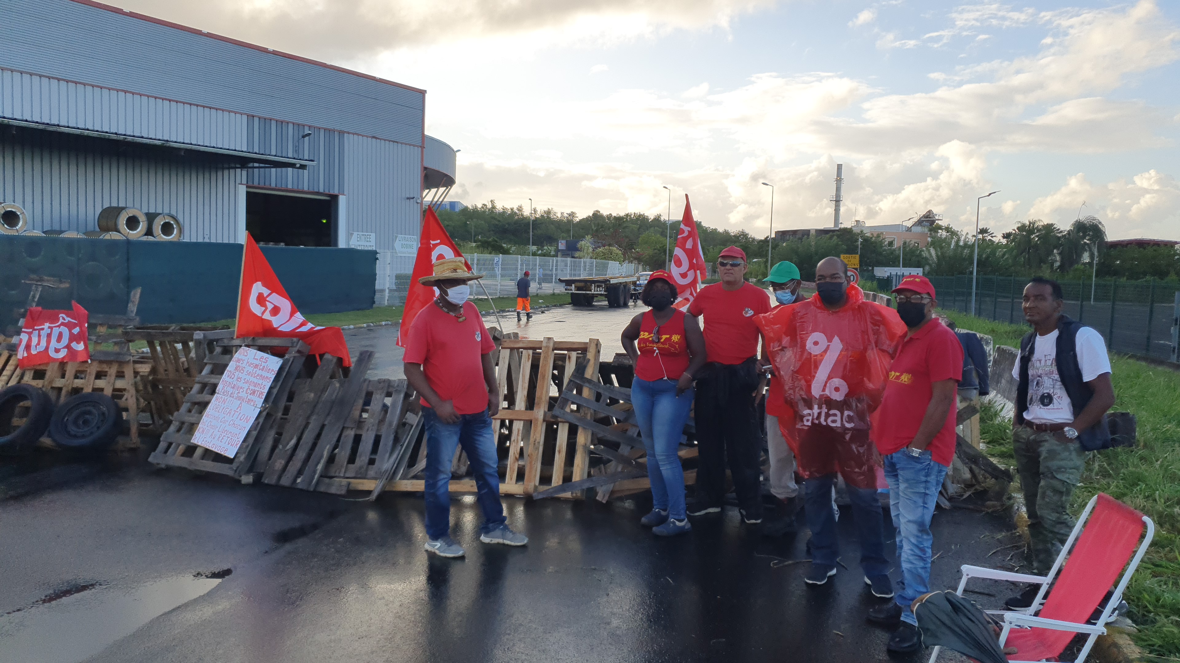     Grève générale : les accès du port bloqués 

