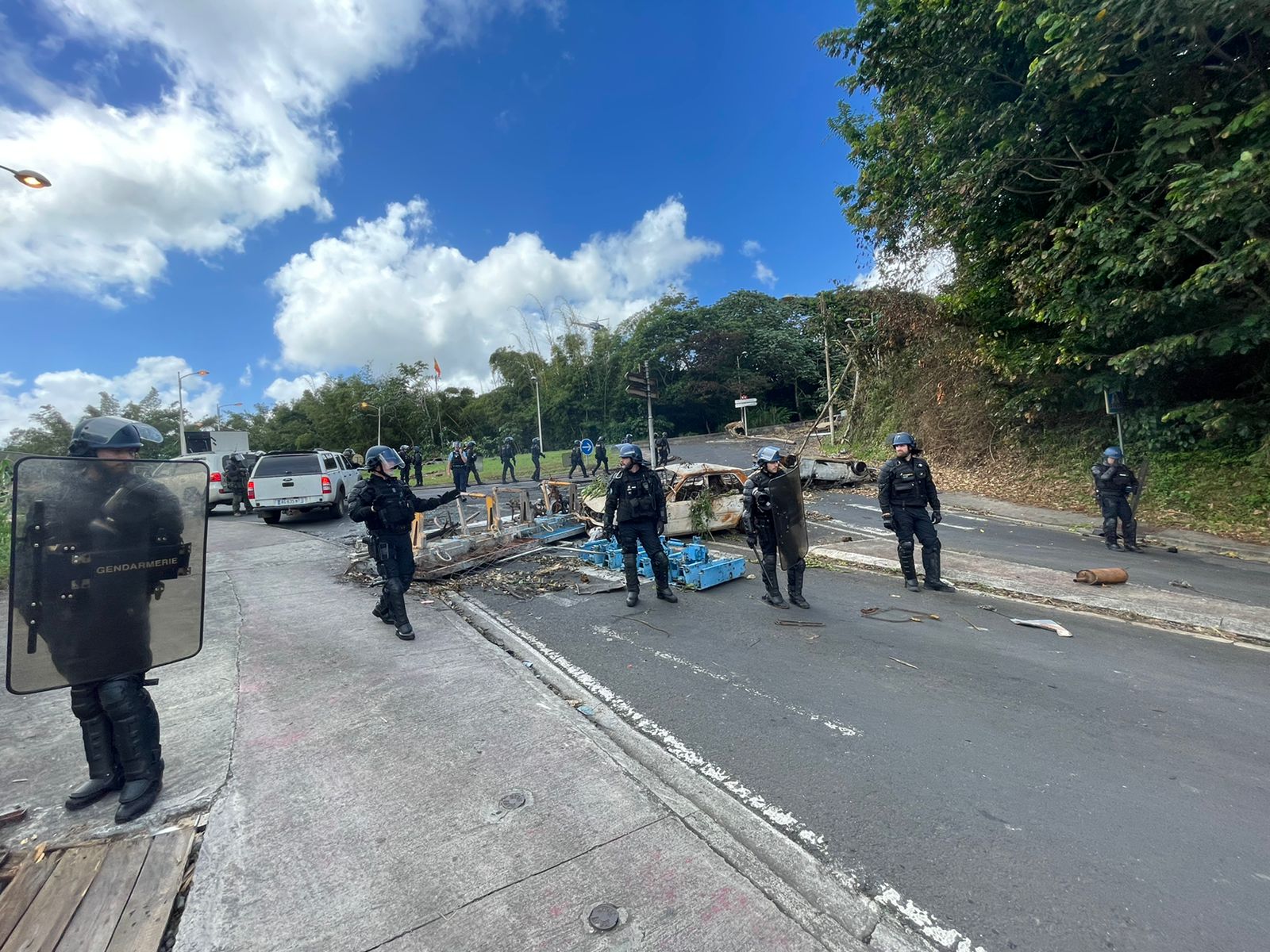     De nombreux rond-points débloqués et des stations services réapprovisionnées aujourd'hui en Martinique

