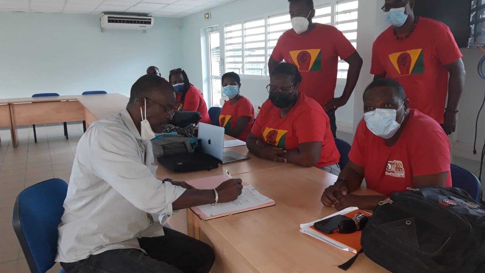     Fin de grève à Guadeloupe Formation 

