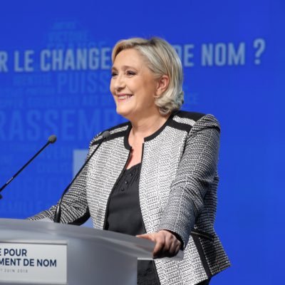     Emmanuel Macron condamne l'accueil mouvementé de Marine Le Pen en Guadeloupe


