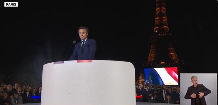     Emmanuel Macron promet une "méthode refondée" pour être "le président de tous"

