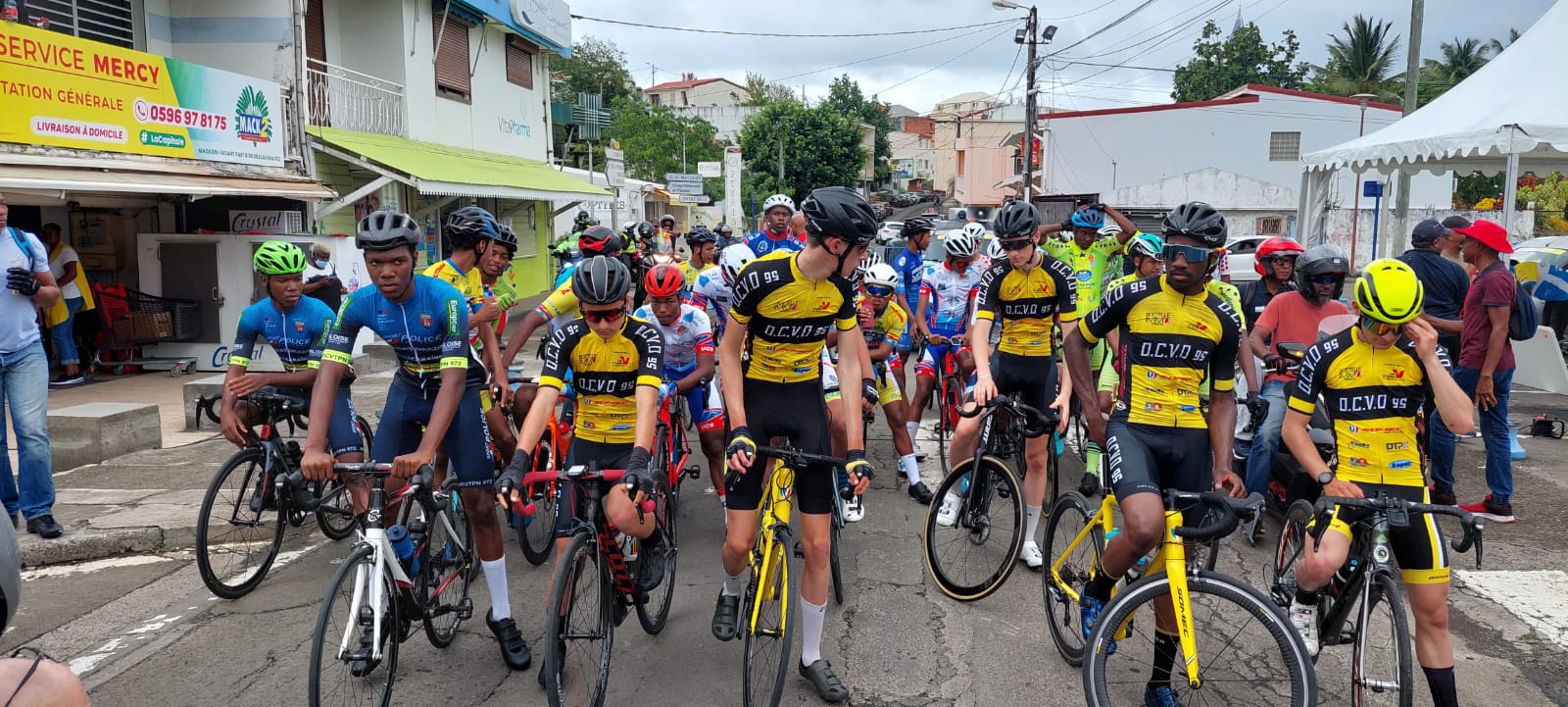     50 coureurs au départ du 16e tour cycliste junior de Martinique

