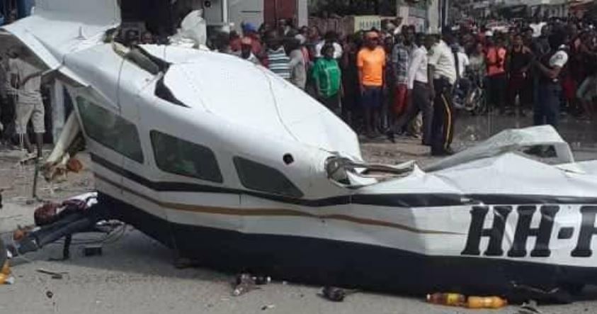     Au moins 6 personnes sont mortes dans le crash d'un petit avion en Haïti

