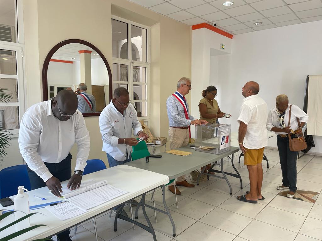     Législatives 2022 : les bureaux de vote sont ouverts jusqu'à 18 heures pour le 1er tour ce samedi en Guadeloupe

