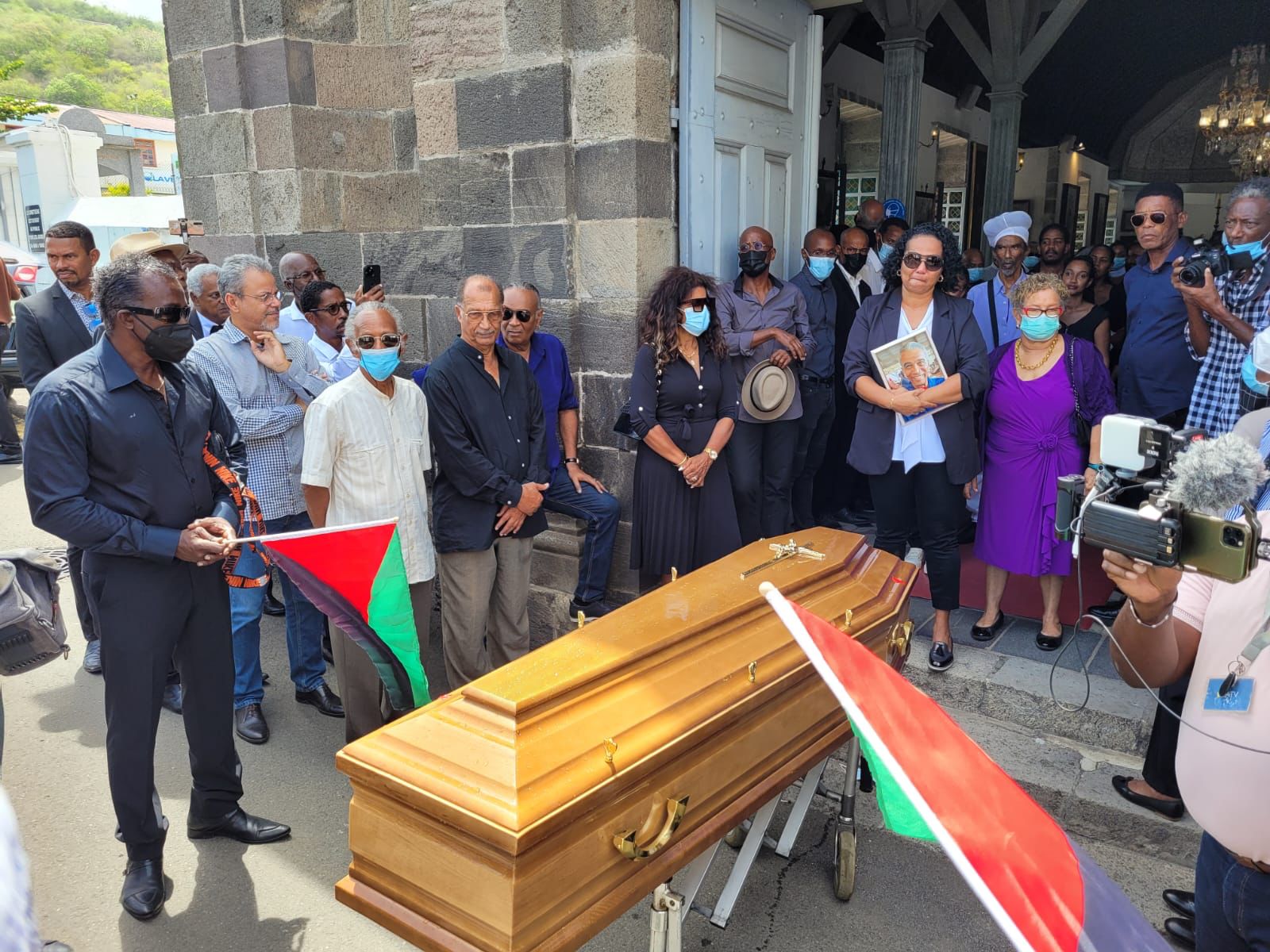     La famille et les proches de Camille Chauvet réunis pour ses funérailles

