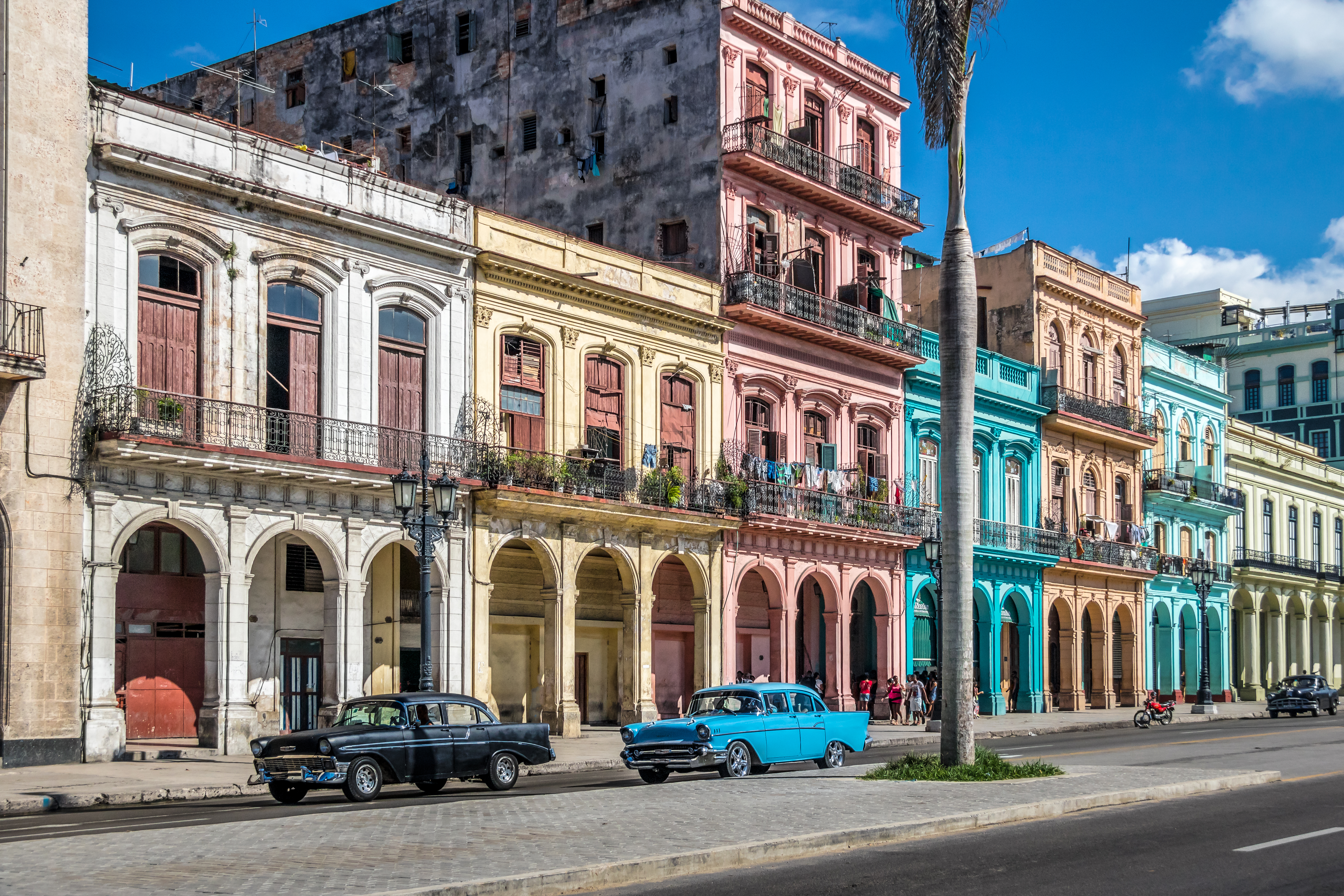     Cuba: le gouvernement va acheter des dollars au taux du marché noir


