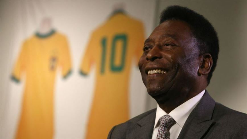     La légende Pelé hospitalisée, son entourage se veut rassurant

