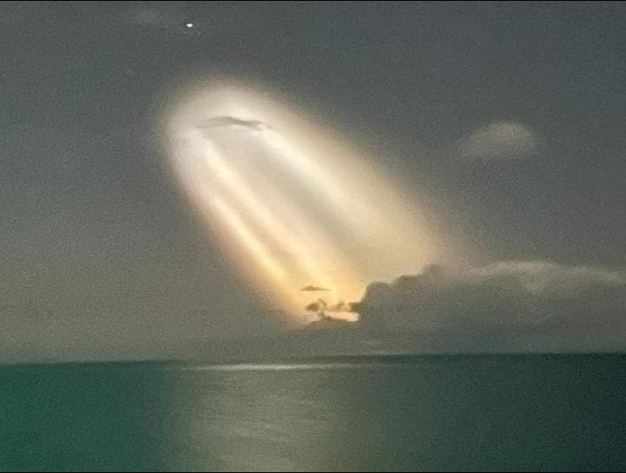     La fusée Falcon 9 de Space X observée dans le ciel du nord de la Caraïbe

