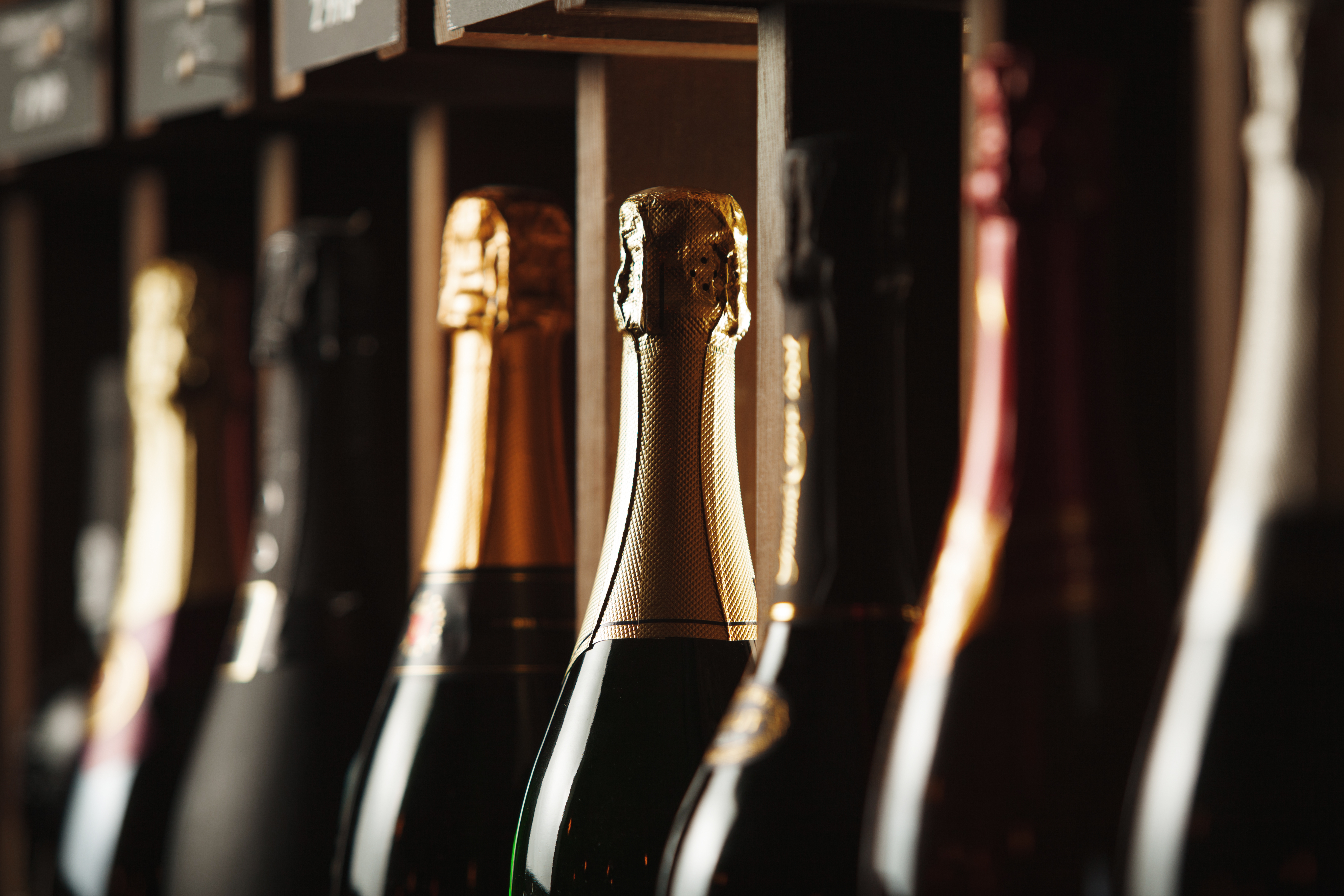     L’Autorité de la concurrence sanctionne deux grossistes-importateurs de champagne

