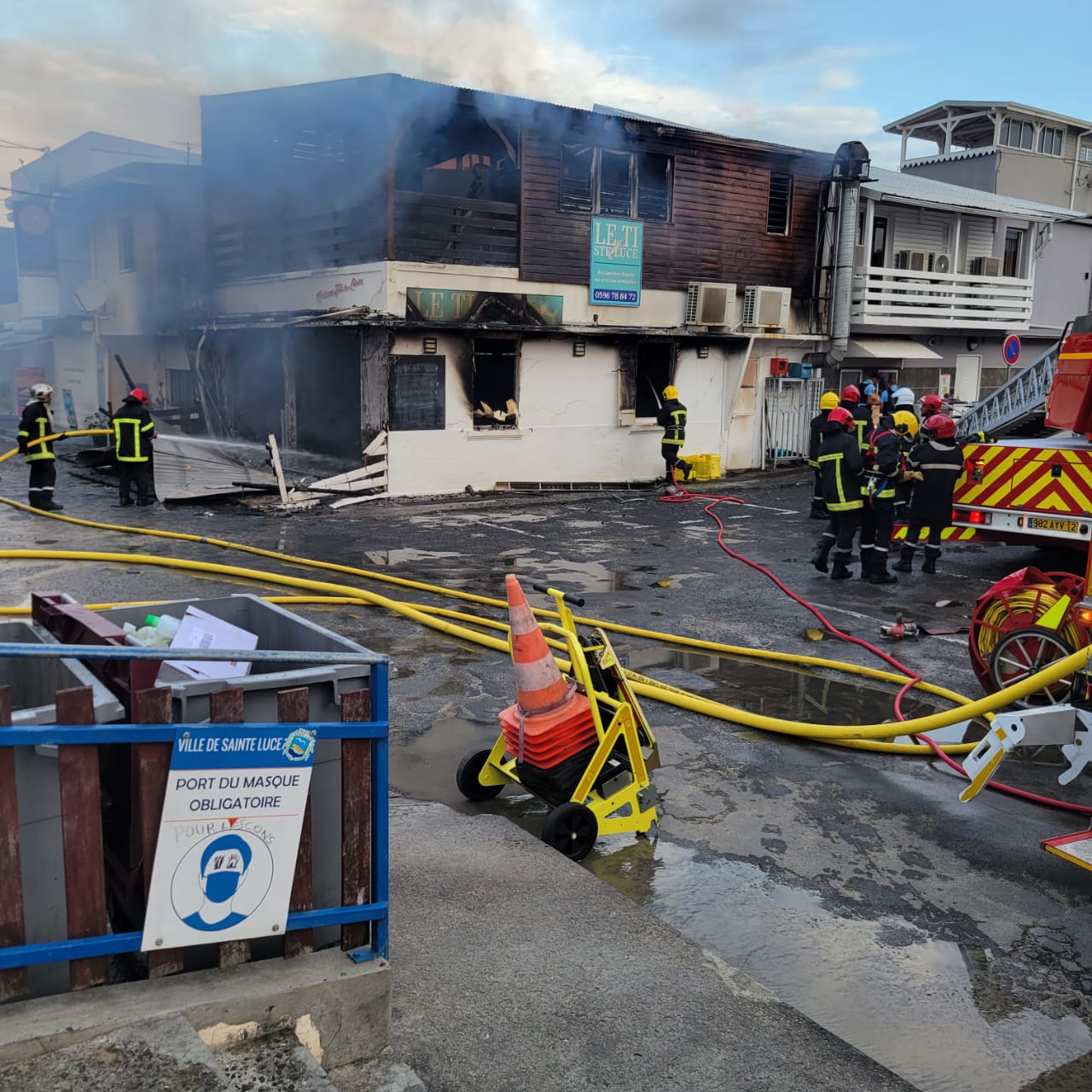     Incendie : « les flammes m'ont enlevé 8 années de travail », le gérant du Ti Sainte-Luce réagit

