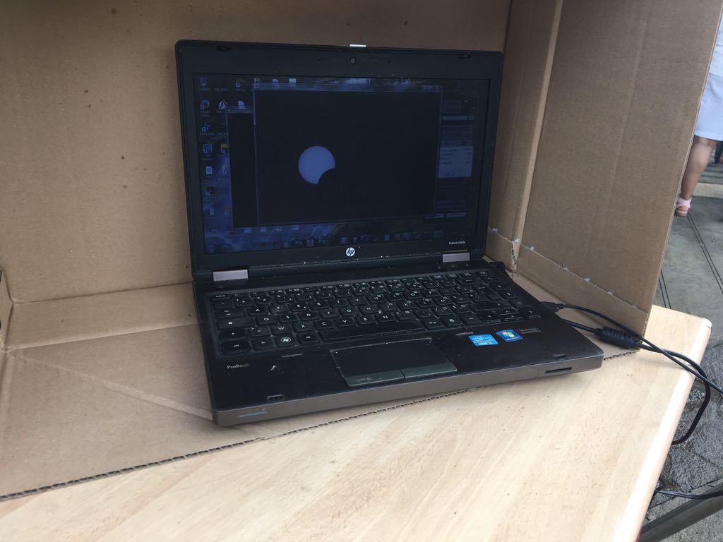 eclipse solaire sur ordinateur