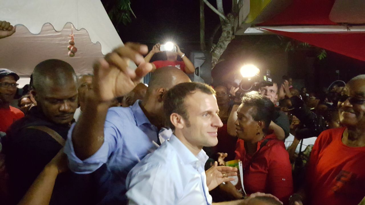 Emmanuel Macron avec  Olivier Serva vice-président de la Région Guadeloupe