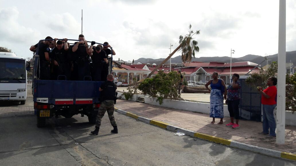 Pour lutter contre les pillages, les gendarmes vont patrouiller dans Marigot (photo Rinsy Xieng)