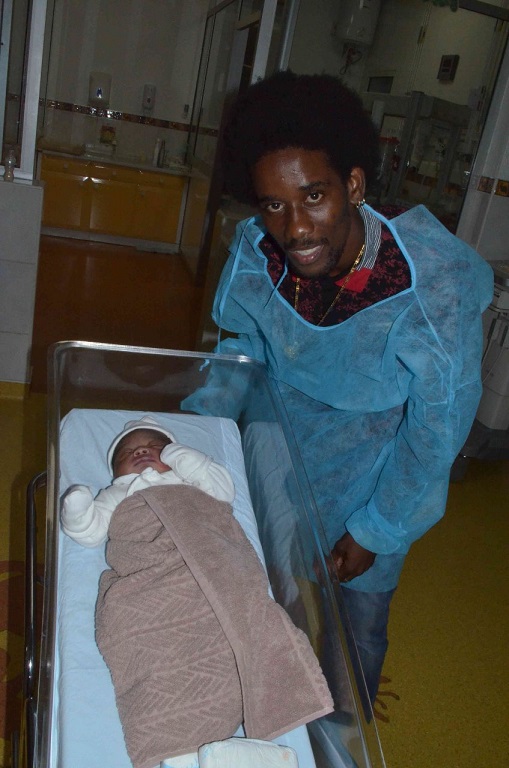 Willan, 1er bébé de 2018 en Guadeloupe, et Samir, son papa