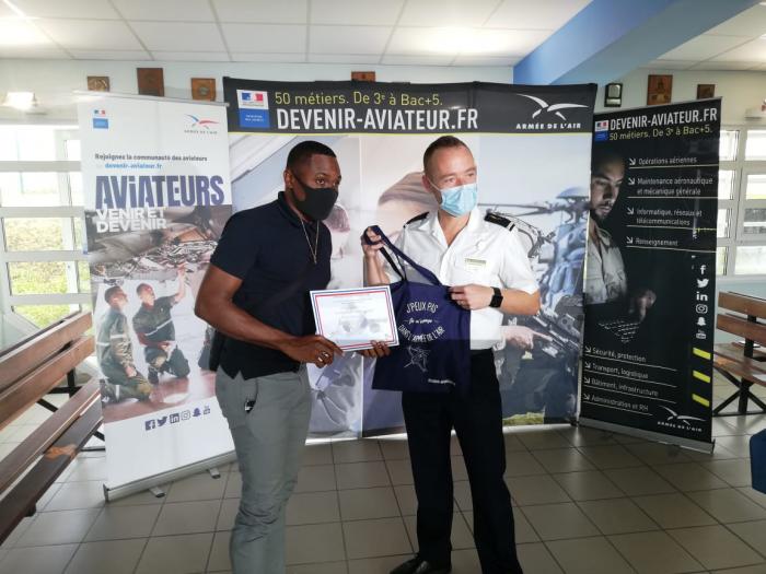 Remise certificat baptême de l'air ©RCI Martinique