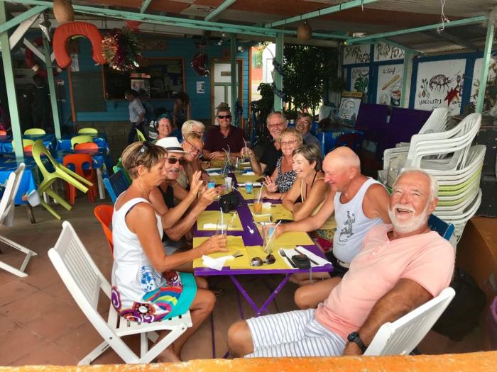     Aux Anses d'Arlet, les touristes retraités représentent une manne financière

