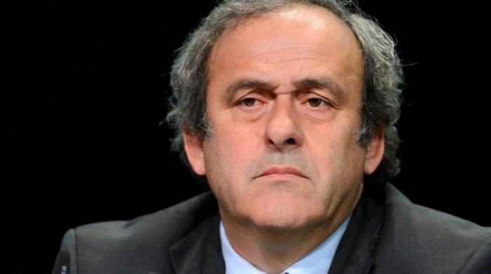     FIFA : Blatter et Platini suspendus temporairement 

