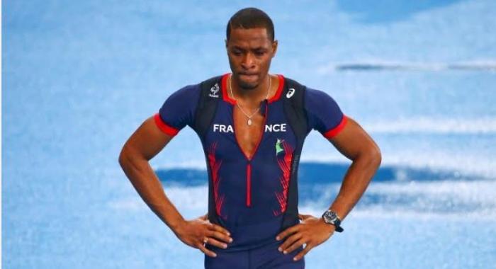     Jeux Olympiques : Wilhem Belocian quitte la piste inconsolable

