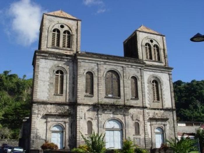     Le curé de Saint- Pierre (Martinique) accusé d'agression sexuelle par une paroissienne

