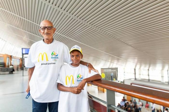     Le jeune martiniquais Ylann est fier d'être à Rio avec son grand-père

