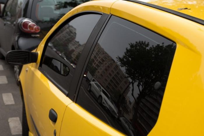     Le sur-teintage des vitres à l'avant des voitures réglementé : qu'en est-il aujourd'hui ? 

