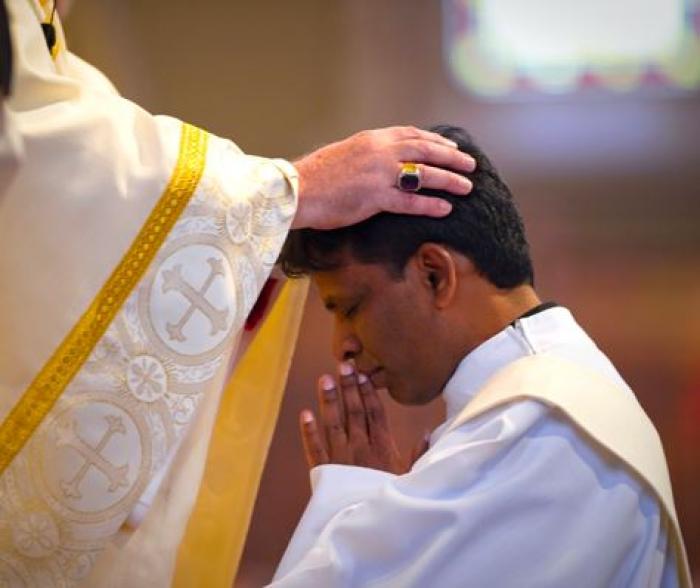     Un nouveau prêtre intronisé au Diocèse de Guadeloupe

