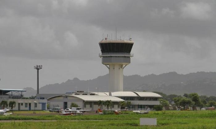     Une femme se jette de la tour de contrôle de l'aéroport Aimé Césaire

